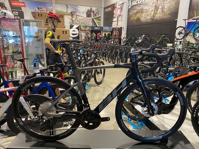 ¡ OFERTA ! BH RS1 3.0 NEGRA TLF: 954370589