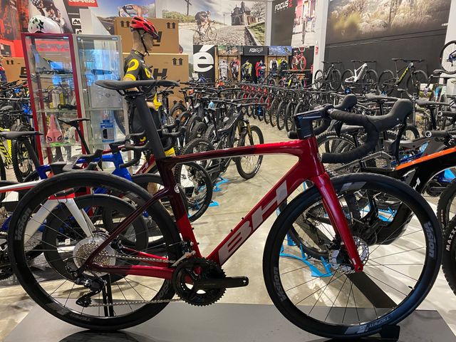 ¡ OFERTA ! BH RS1 3.0 ROJA TLF: 954370589