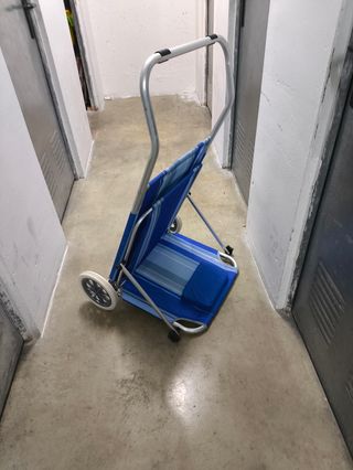 Tumbona piscina con ruedas