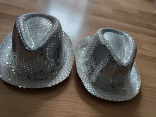 Gorros lentejuelas blancas