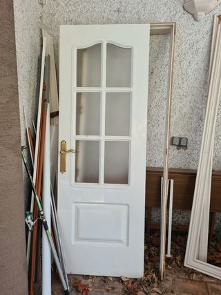 Puerta madera con cristales
