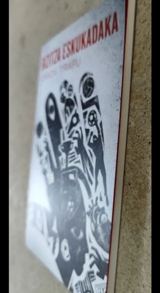 Libro Bizitza eskukadaka. Ainhoa Tirapu