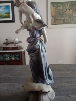 Statuina Capodimonte.  Donna con Bimbo