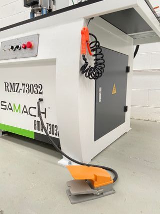 MÁQUINA DE PERFORACIÓN DE BISAGRAS DOBLE CABEZAL
