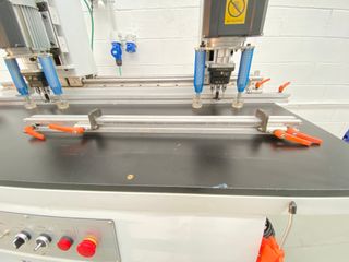 MÁQUINA DE PERFORACIÓN DE BISAGRAS DOBLE CABEZAL