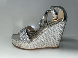 Zapatos festissimo color plateado N38