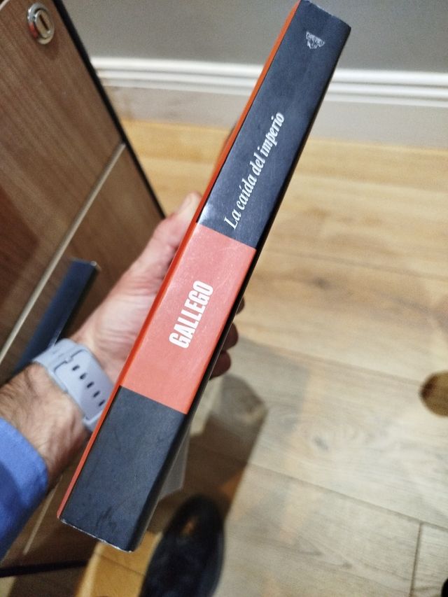La caída del imperio . Javier Gallego