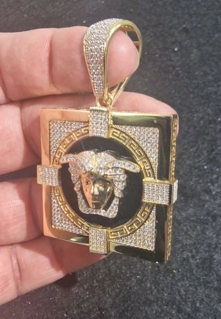 COLGANTE ORO 18KT MEDUSA