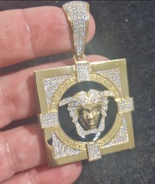 COLGANTE ORO 18KT MEDUSA