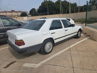 Mercedes-Benz w124 1985
