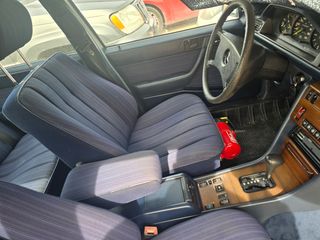 Mercedes-Benz w124 1985