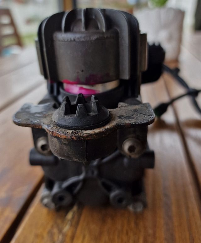 COMPRESOR SUSPENSIÓN NEUMÁTICA PARA TEMO