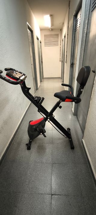Bicicleta estática seminueva plegable 