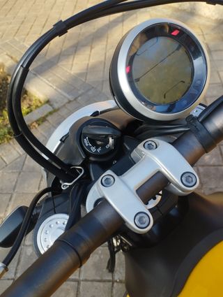 Ducati scrambler full trolthe