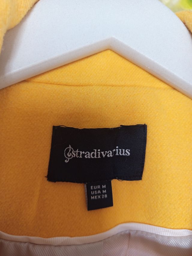 Abrigo mujer paño amarillo Stradivarius