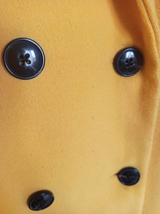 Abrigo mujer paño amarillo Stradivarius