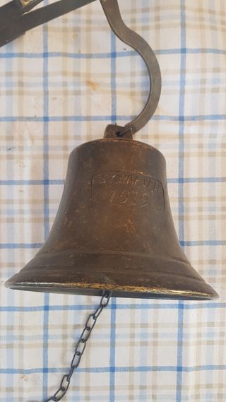 4 campane in bronzo uguali