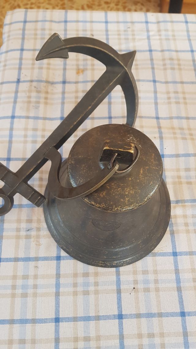 4 campane in bronzo uguali