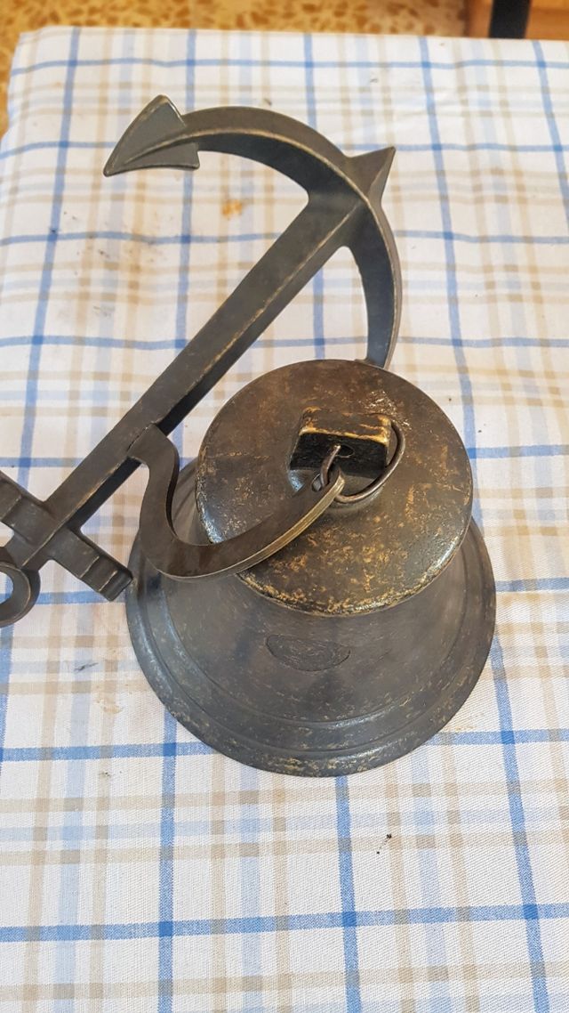 4 campane in bronzo uguali