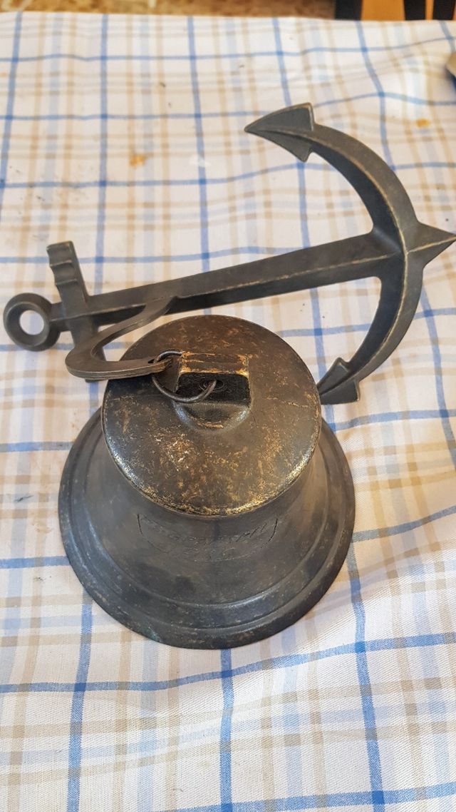 4 campane in bronzo uguali