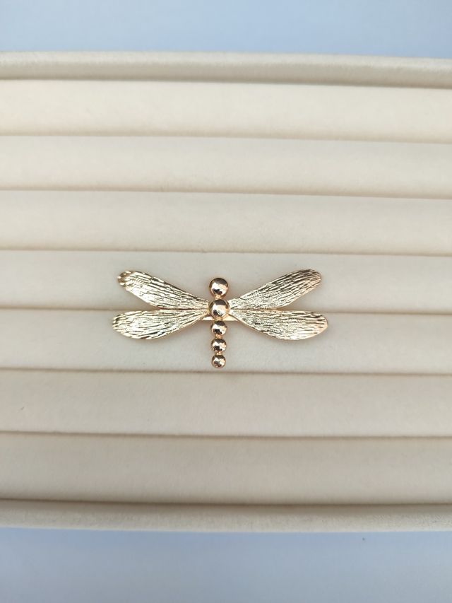 Broche libélula dorada