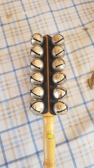 Strumento musicale a sonagli