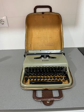 Maquina escribir H. Olivetti