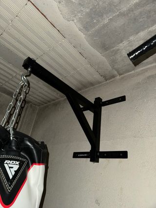 Suporte para saco de boxe