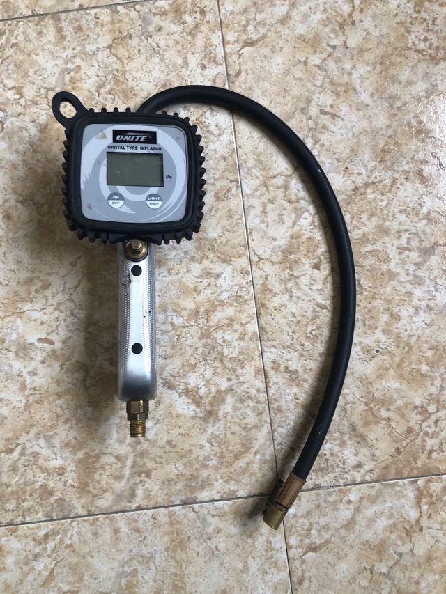 Manómetro digital de neumáticos UNITE