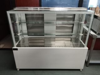 VITRINA PASTELERA FABRICADA A MEDIDA
