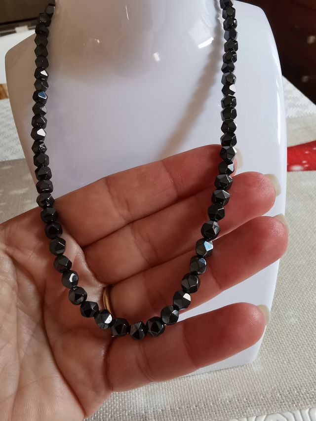 Collana in ematite sfaccettata