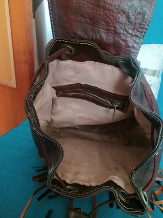 Mochila de cuero con flecos boho