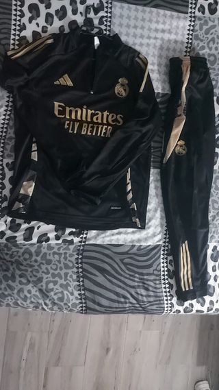 Chandal dorado
talla 16