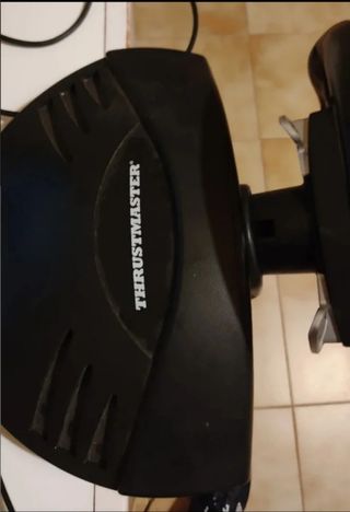 Volante e Pedaliera THRUSTMASTER 