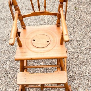 Trona antigua restaurada