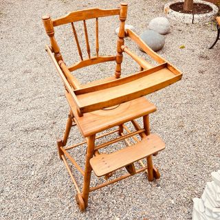 Trona antigua restaurada