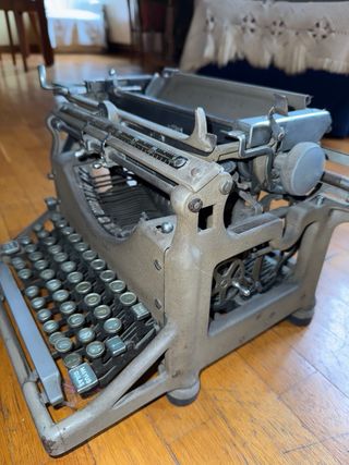 Maquina de escribir antigua