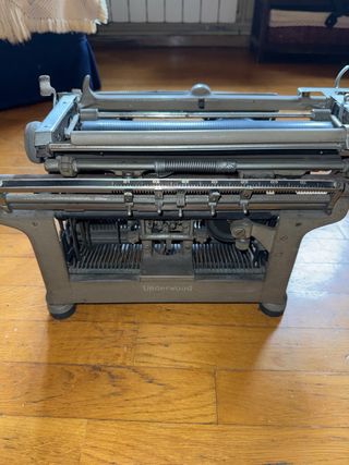 Maquina de escribir antigua