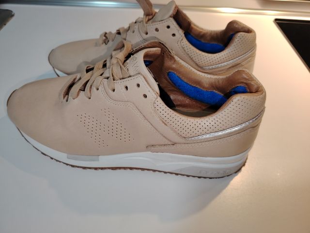 New Balance piel beige