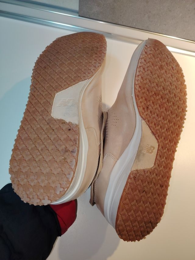 New Balance piel beige