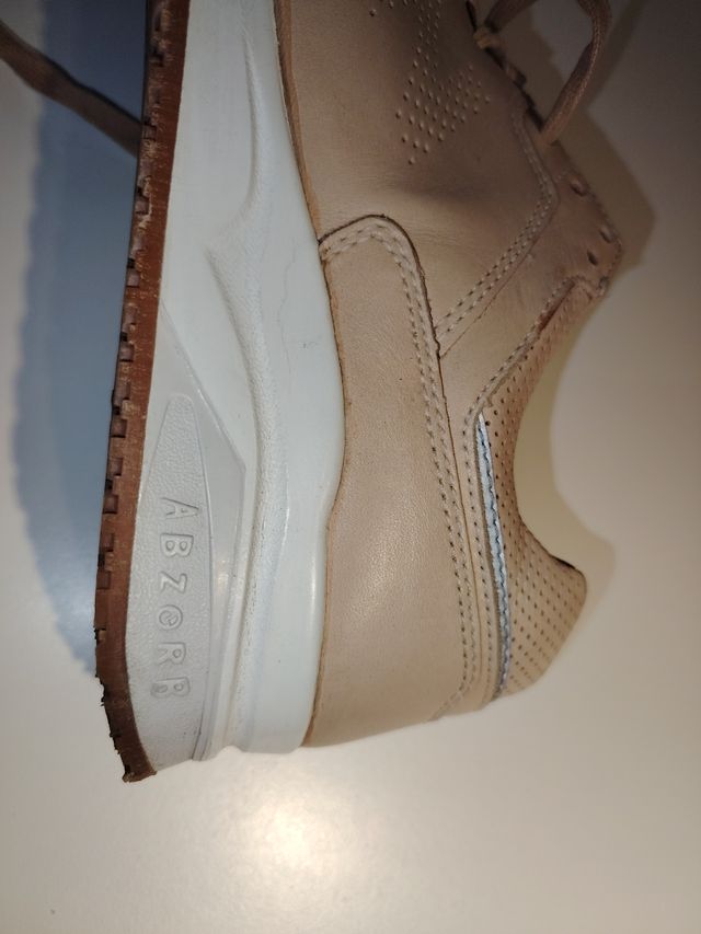 New Balance piel beige