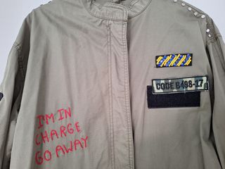 Sobrecamisa militar abalorios bershka 