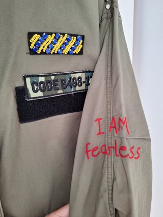 Sobrecamisa militar abalorios bershka 