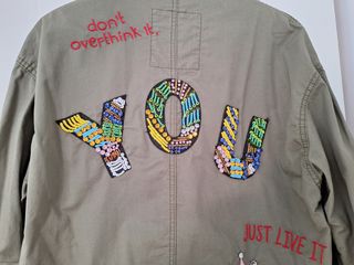Sobrecamisa militar abalorios bershka 
