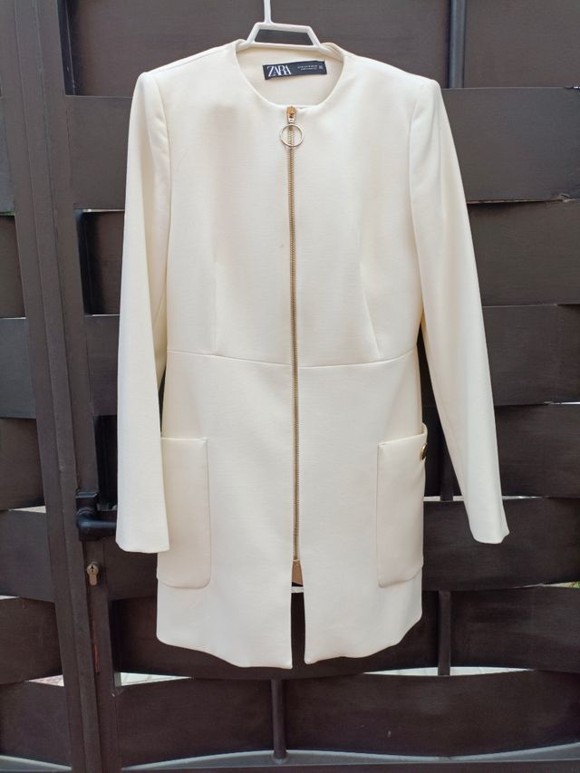 Chaqueta blanca Zara