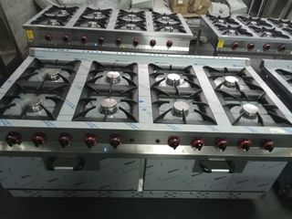COCINA INDUSTRIAL 8 FOGONES A GAS CON 2 HORNOS
