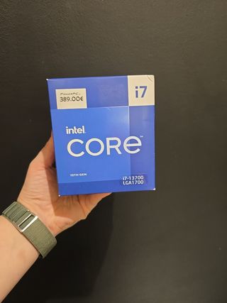 Intel i7 13700
