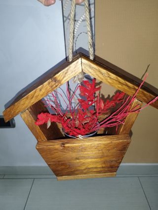 Elegante portapiante con gancio in legno