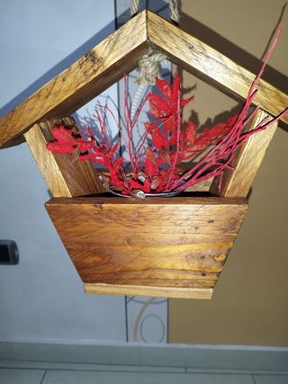 Elegante portapiante con gancio in legno