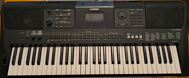 Tastiera Yamaha PSR-E453 con supporto